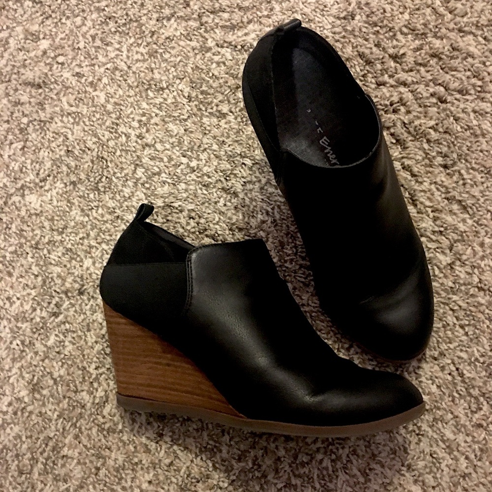 Dr. Scholl's Black Ankle Booties with Brown Wedge